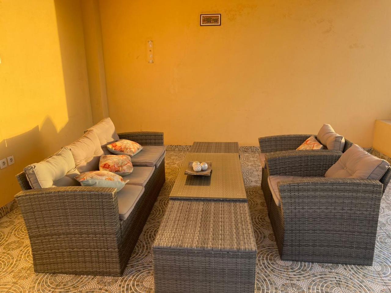 Residence Adja Binta Kane Sour Dakar Exteriör bild